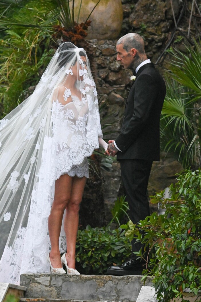 Kourtney Kardashian och Travis Barker gifter sig ceremoni