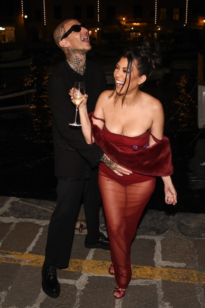 Kourtney Kardashian röd klänning bröllop