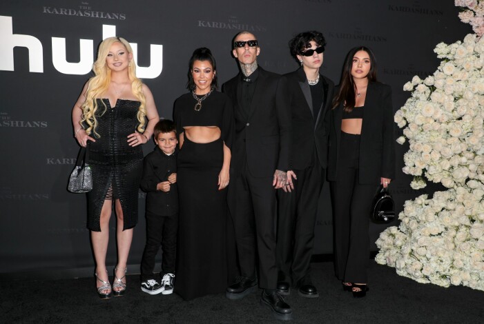 Bonusfamiljen! Kourtney Kardashian med sin och exet Scott Disicks son Reign, samt nya maken Travis Barker med sina barn Alabama Barker och Landon Barker, plus Travis bonusdotter Atiana De La Hoya, dotter till exfrun Shanna Moalker. familjen barker/kardashian