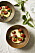 Laga krämig polenta med bakade tomater, basilika och parmesan