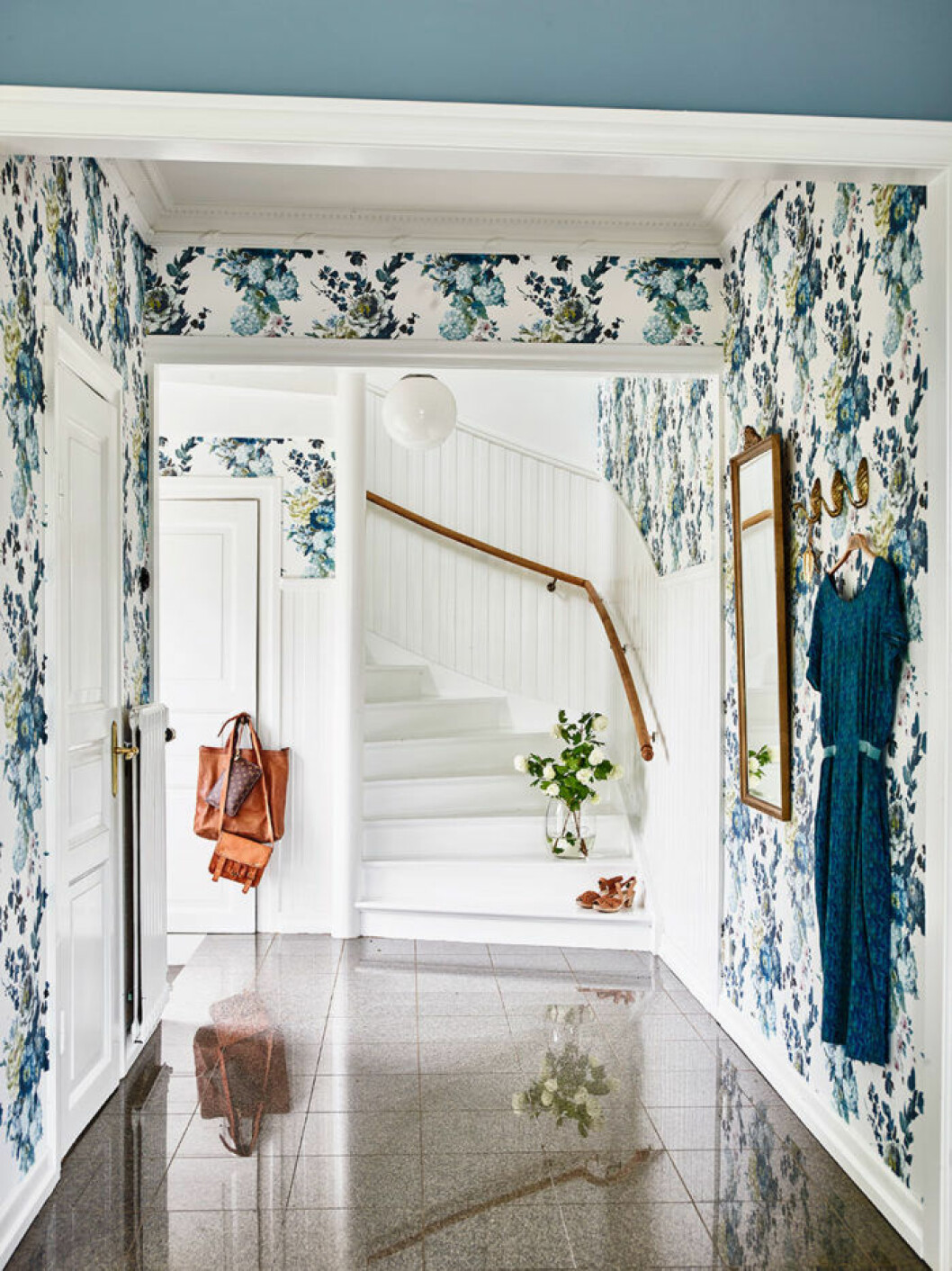 <span class="s1">Styling: <span class="s2"><a href="https://krickelin.elledecoration.se/">Kristin Lagerqvist</a> </span></span><span class="s1">Foto: <span class="s2"><a href="http://www.andrea-papini.com/">Andrea Papini</a> Syns i: <a href="https://www.elle.se/decoration/hemma-hos-var-bloggare-krickelin-16-bilder-ren-inredningsmagi/">Inredningmagi hemma hos vår bloggare Krickelin</a></span></span> Färgglada väggar och blommiga tapeter