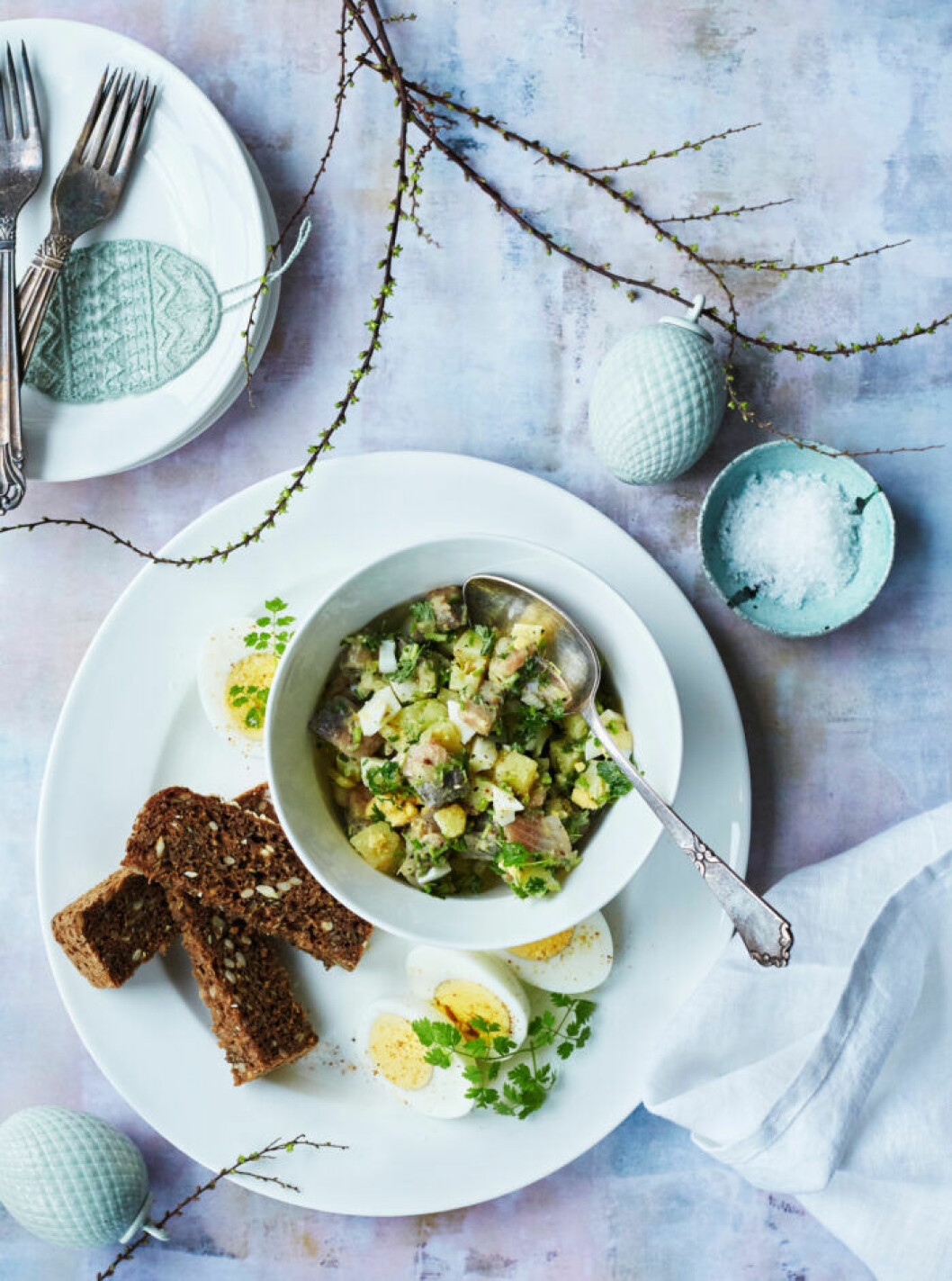Recept på kryddig sillsallad med ägg