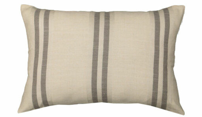 beige kudde uteplats