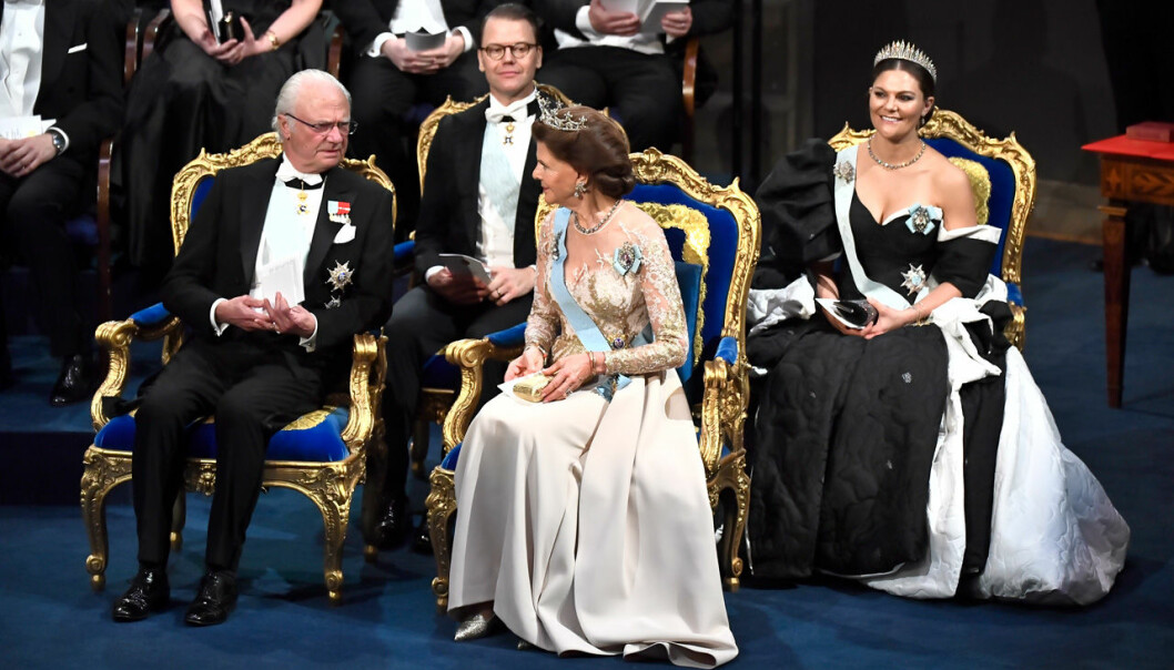 Kungen, drottningen, kronprinsessan Victoria och prins Daniel vid Nobelfestligheterna 2019. Delar av kungafamiljen vid Nobel 2019