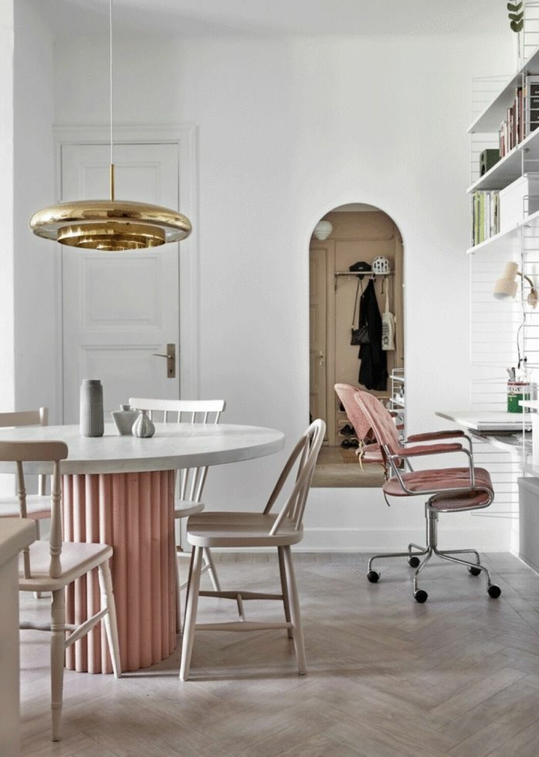 Matplats och kök i rosa toner