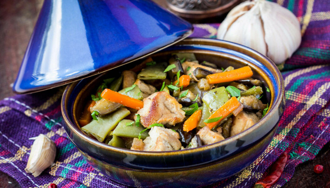 Tagine är en marockansk maträtt tillagad i lergryta.