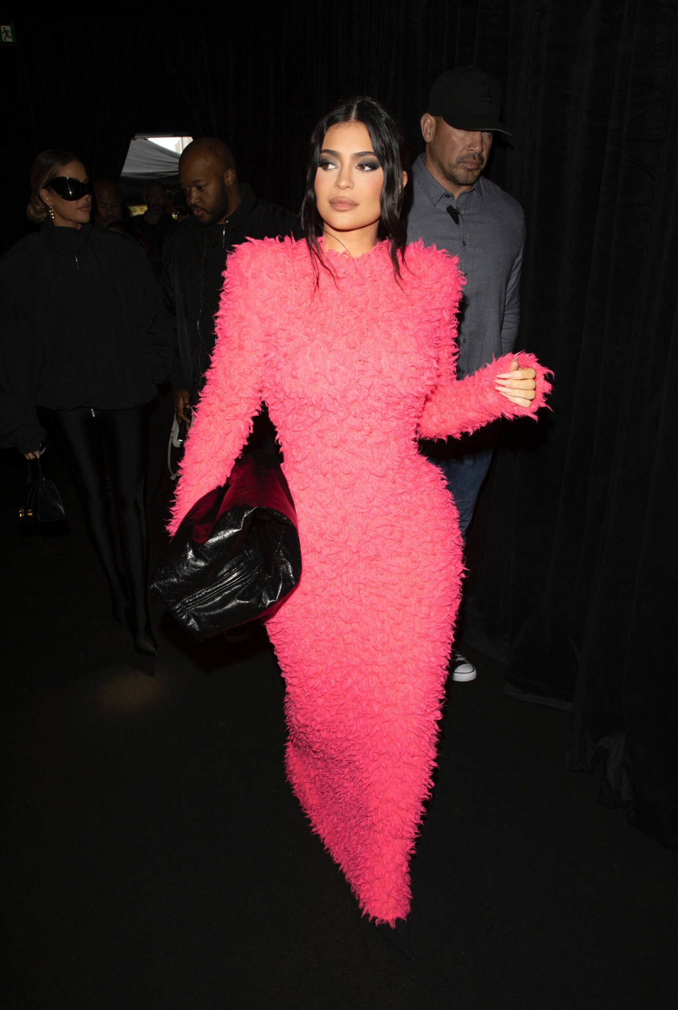 Kylie Jenner i chockrosa klänning från Balenciaga