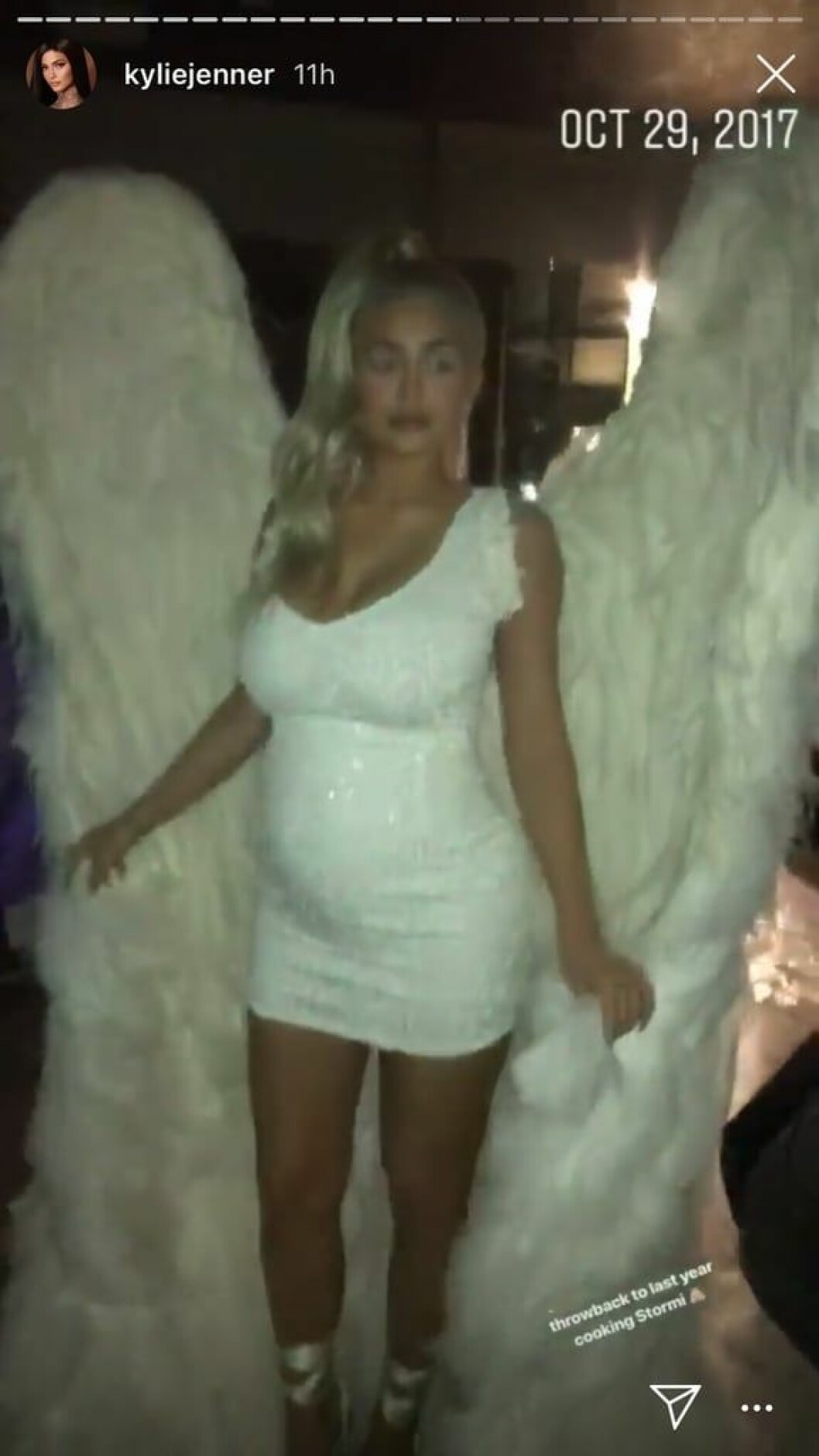 Kylie Jenner som snöängel