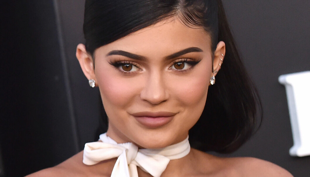 Kylie Jenner släpper smink med Balmain