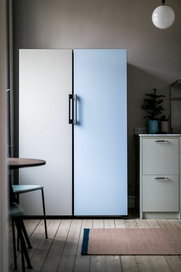 Kyl- och frys från Samsung Bespoke i färgerna satin beige och satin sky blue.