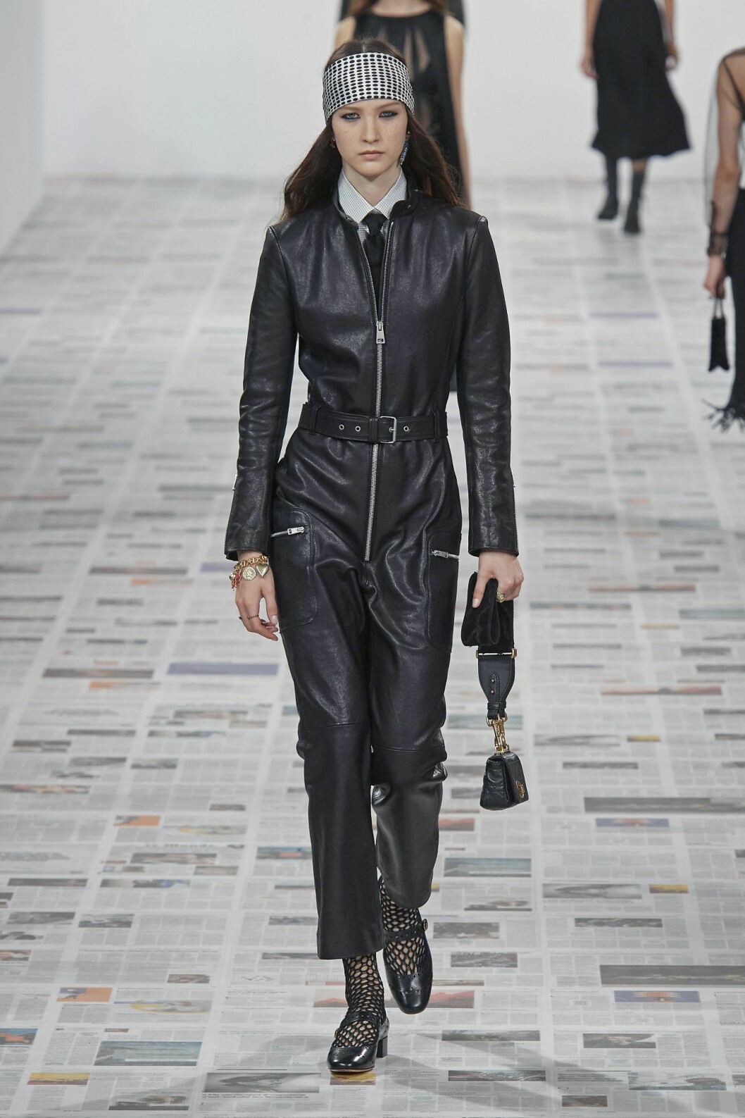 Läderuniform à la Dior. Läderuniform a la Dior.
