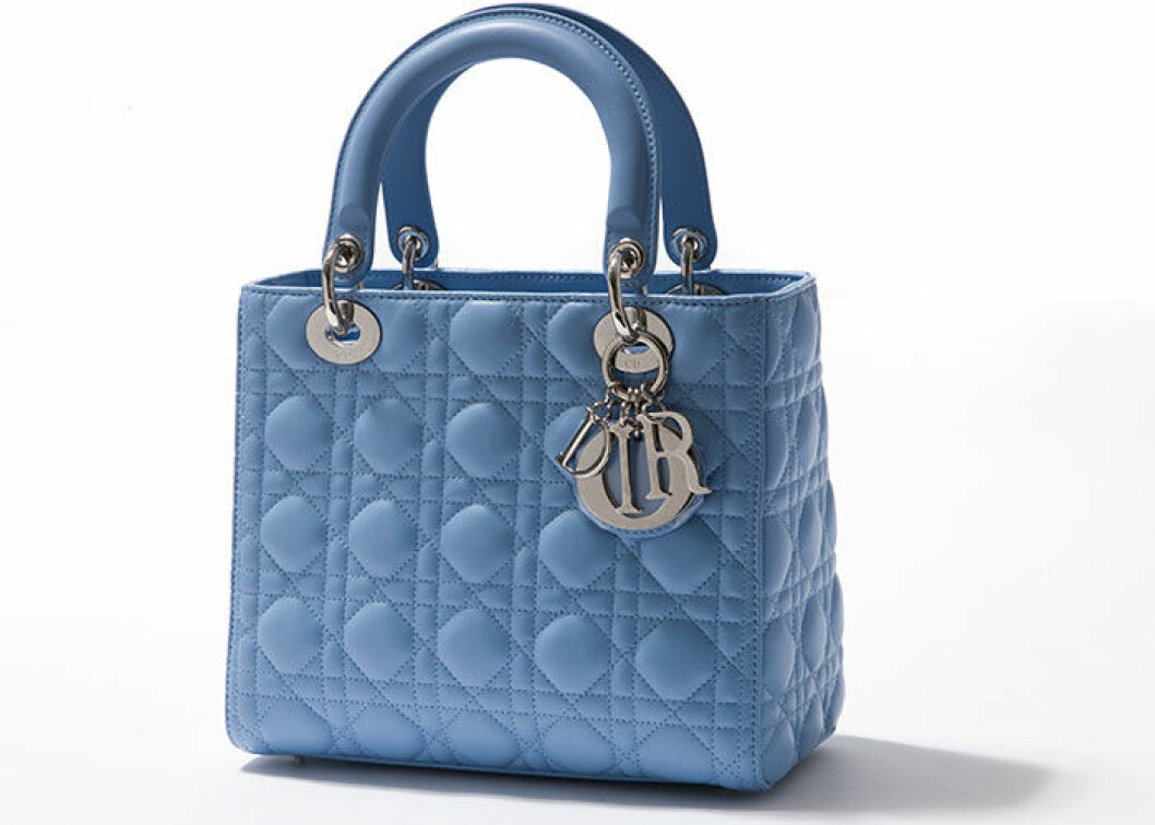 En Lady Dior i blått. En Lady Dior väska i blått