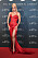 Lady Gaga bär röd klänning från Versace på röda mattan i Milano.