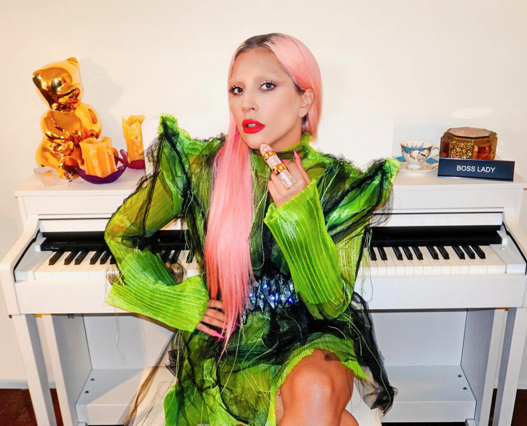 Lady Gaga i rosa hår för Klarna. Lady Gaga för Klarna.