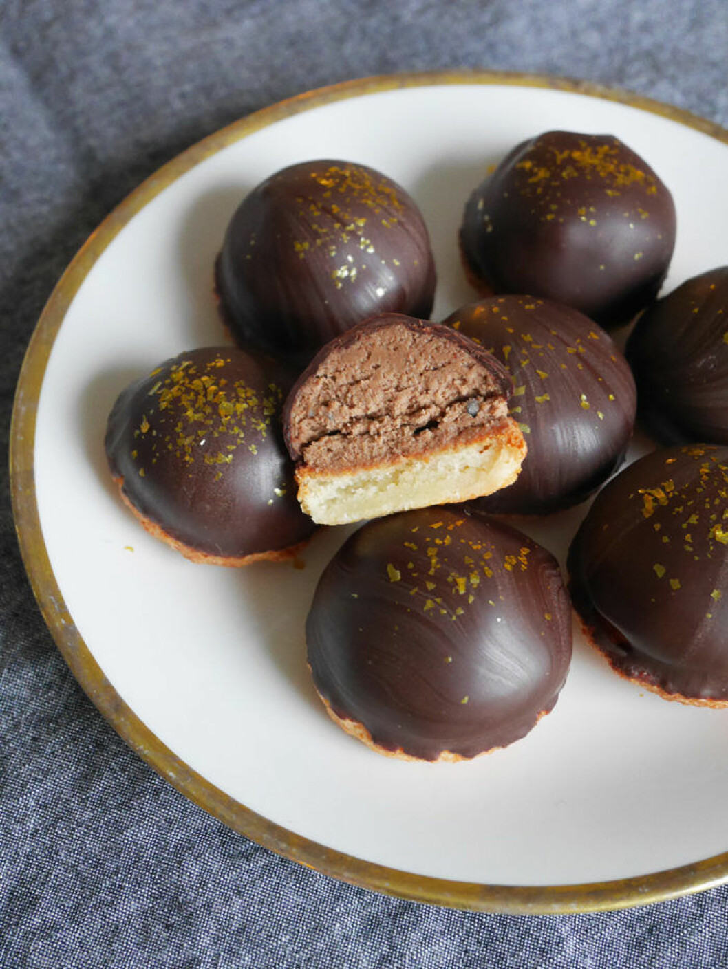 Choklad- och lakritsbiskvier. Choklad- och lakritsbiskvier.