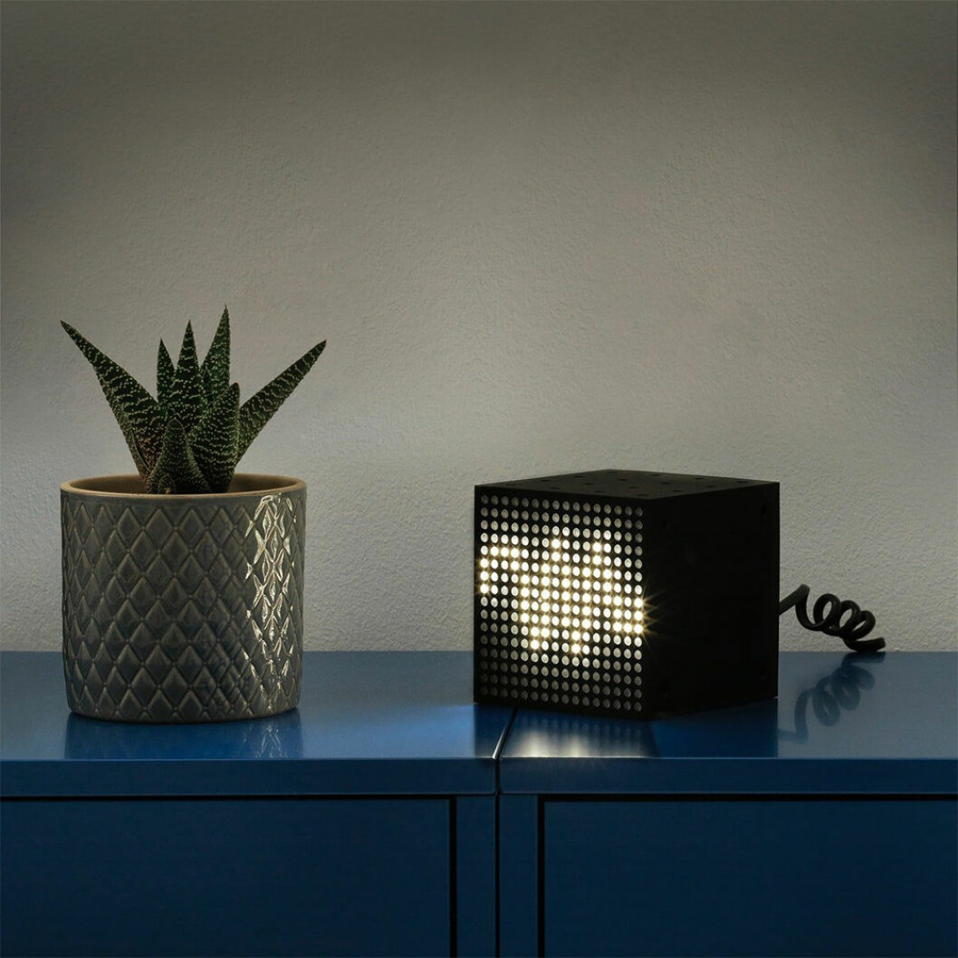 En av produkterna som nu auktioneras ut till förmån för Musikhjälpen är en lampa. Foto: Ikea Lampa från Ikeas kollektion Frekvens