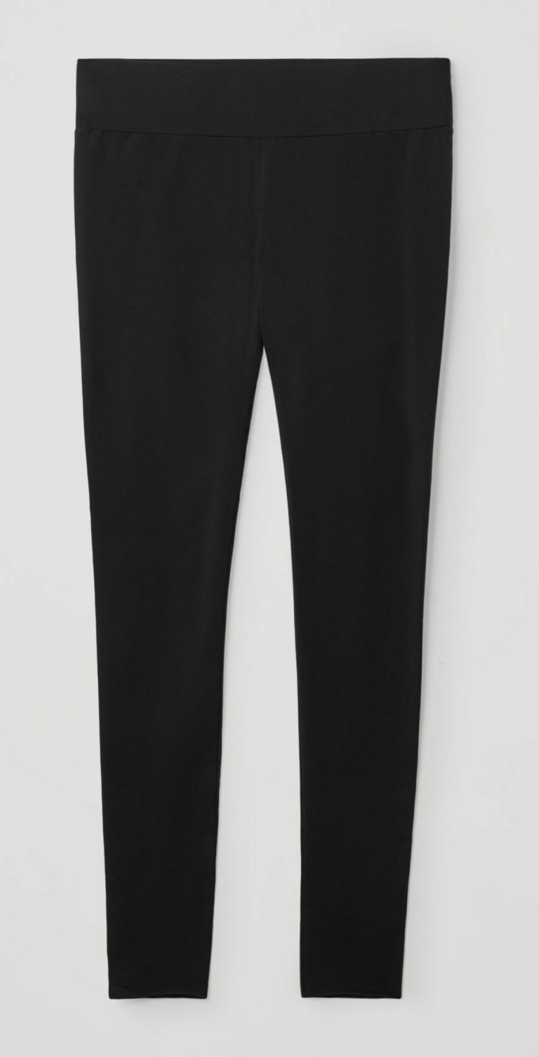Ännu ett par sömlösa leggings! Dessa från COS finns i svart och har ett brett, dekorativ resår i midjan.