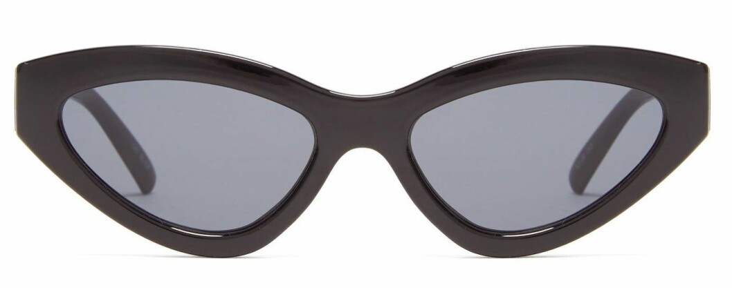 Kantiga solglasögon i cat-eye inspirerad modell från Le Specs.