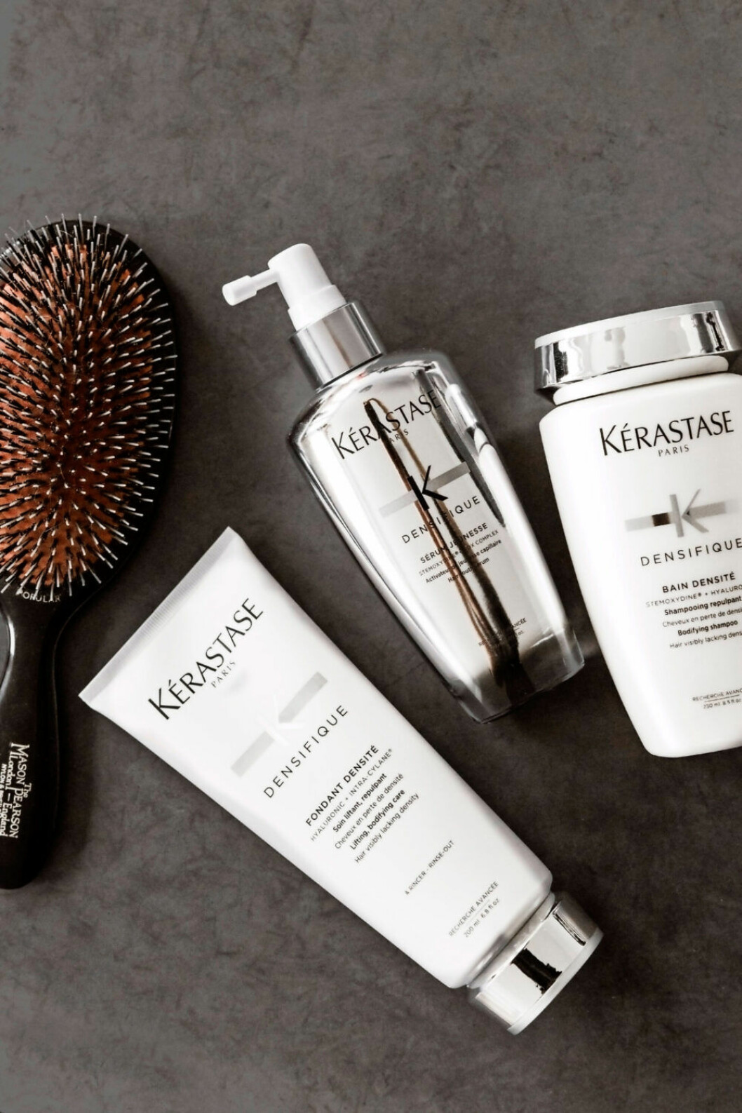”Jag är supernoga med mitt hår! De senaste månaderna har jag tappat mer hår än vanligt och har därför börjat använda Kerastases serie Densifique för just det” Hårprodukter från Kerastase