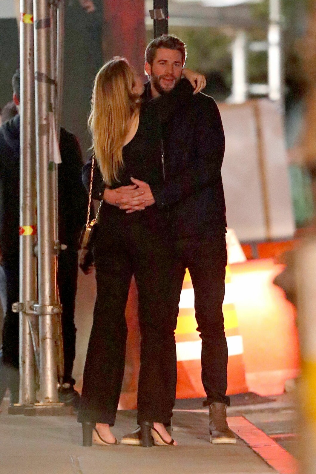 Liam HEmsworth och Maddison Brown i New York. Foto: TT Liam Hemsworth på dejt med Maddison Brown