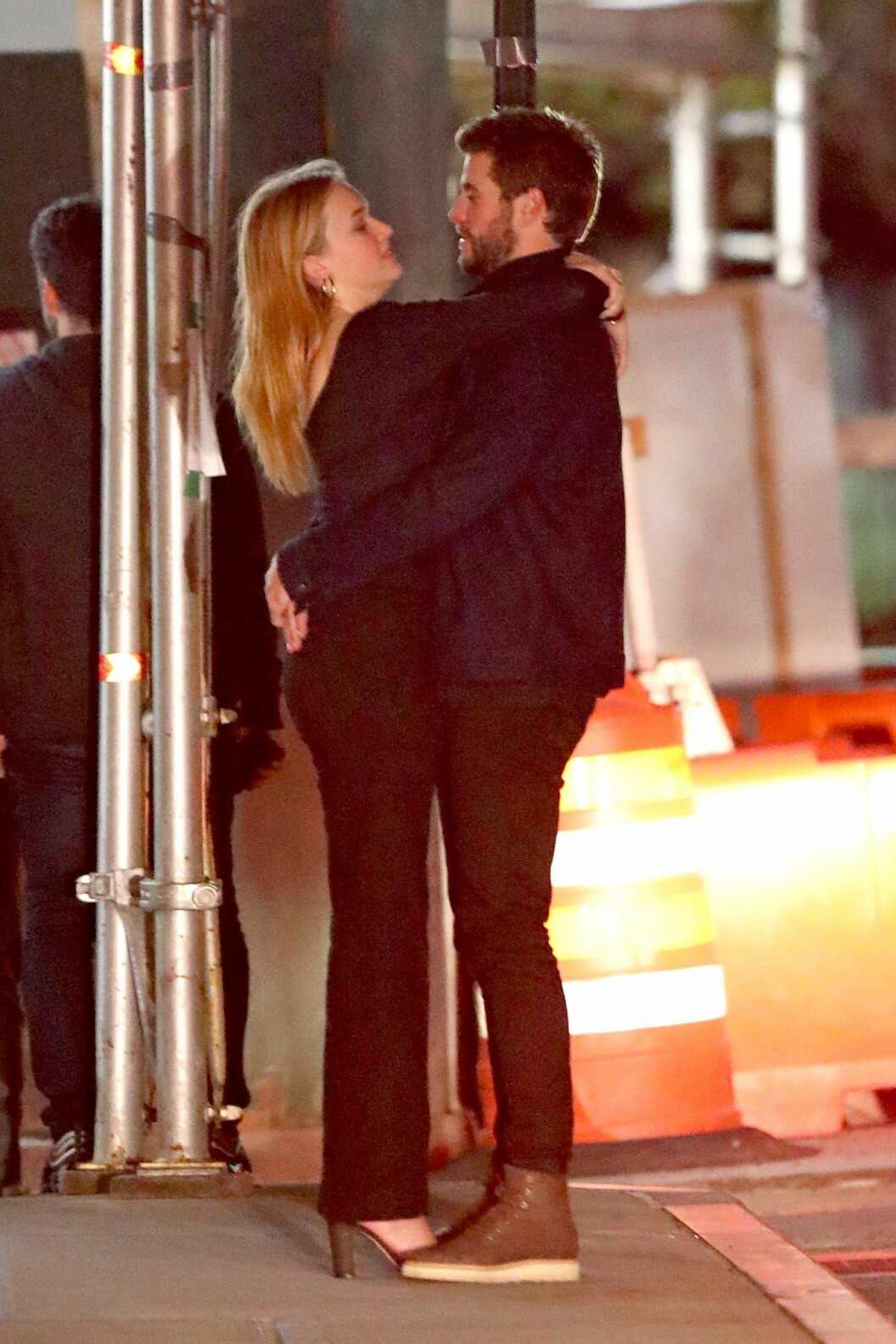 Maddison Brown är känd från tv-serien Dynasty. Foto: TT Liam Hemsworth på dejt