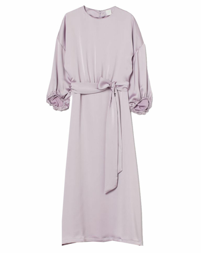 lila klänning satin