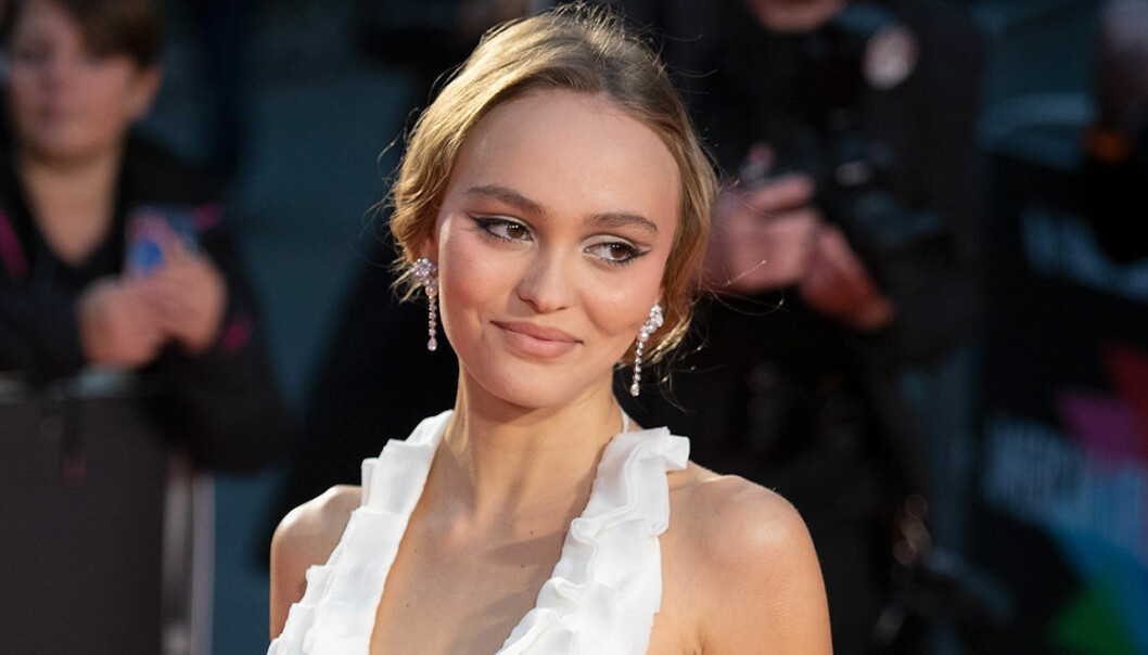 LILY-ROSE DEPP HYLLAS EFTER DETALJEN I NYA BILDEN