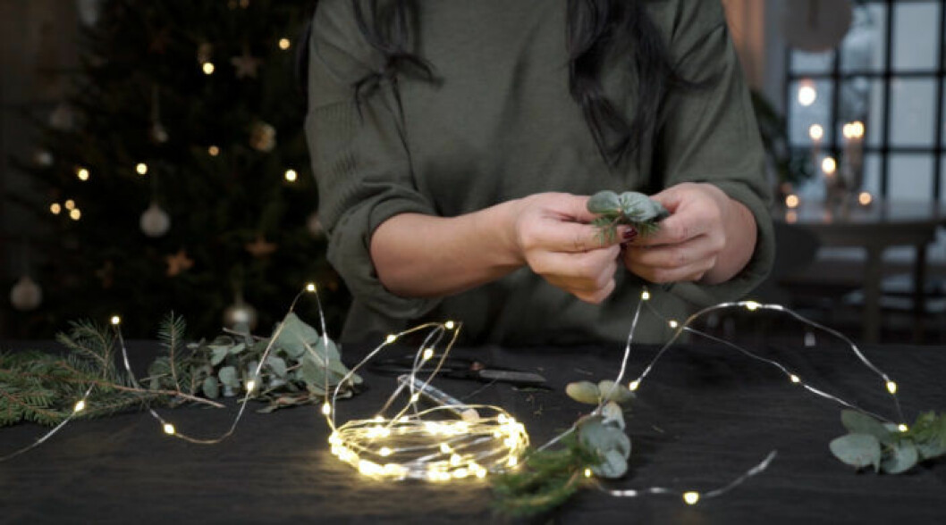 Julpyssel med julblommor