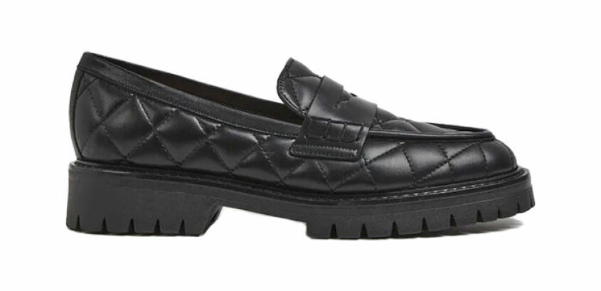 svarta skor gjorda i quiltat läder med tjock sula från Flattered
