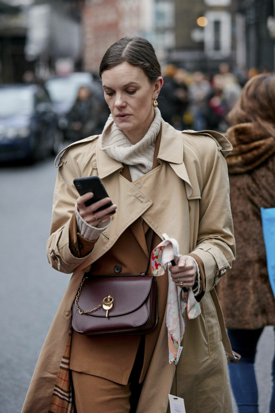 Streetstyle London Fashion Week, beige polo och kappa.