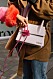 Streetstyle från London Fashion week, dubbelt upp i rosa väskor från Jacquemus.