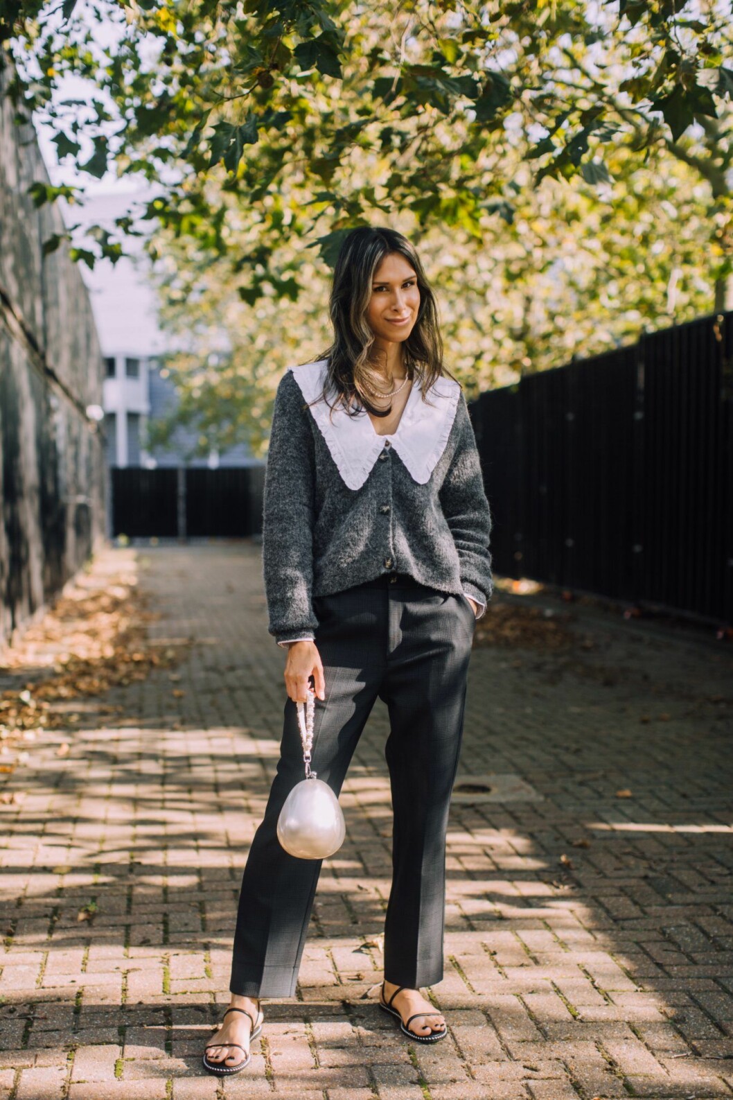 blus med krage och kofta från London fashion week