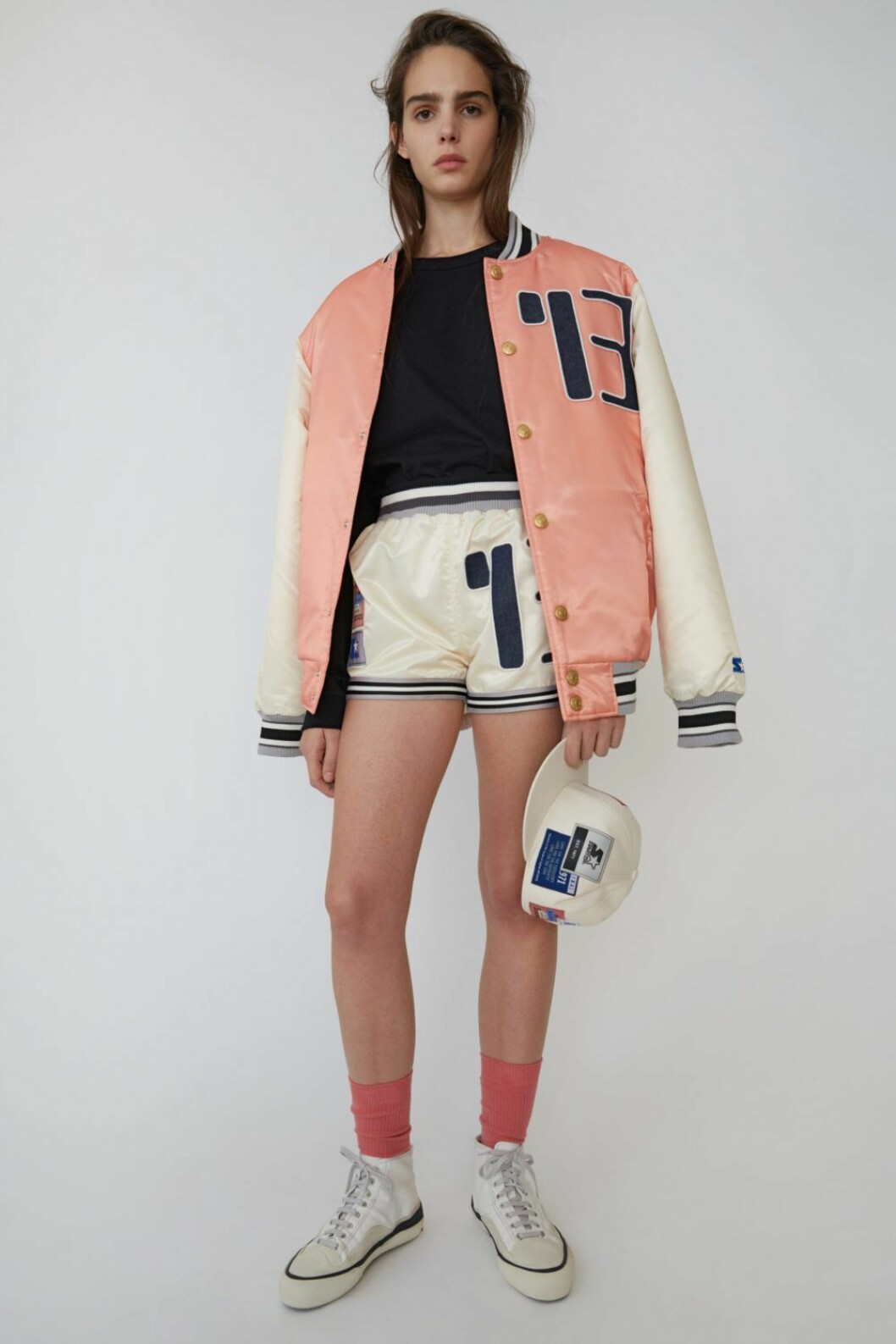 Baseball-jacka, short och keps från Acne Studios x Starter.