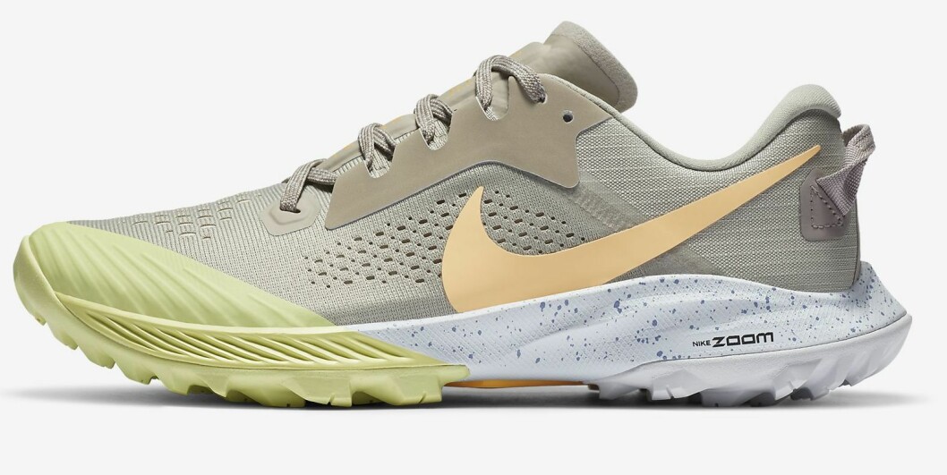 Gul och beige löparsko från Nike