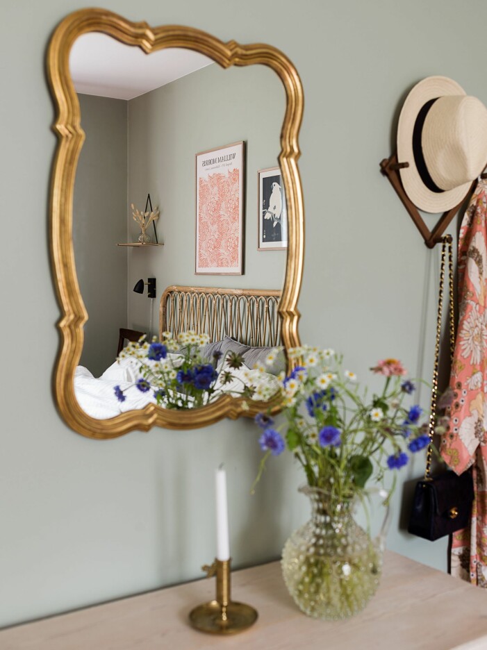 Sätt en unik, personlig prägel på ditt hem med vackra loppisfynd. Foto: Johan Spinnell för <a target="_blank" href="https://www.instagram.com/historiskahem/">Historiska Hem</a> Stylist: Åsa Copparstad Mäklare: Hanna Tairi. Stylingtrender på Hemnet hösten 2021, loppisfynd