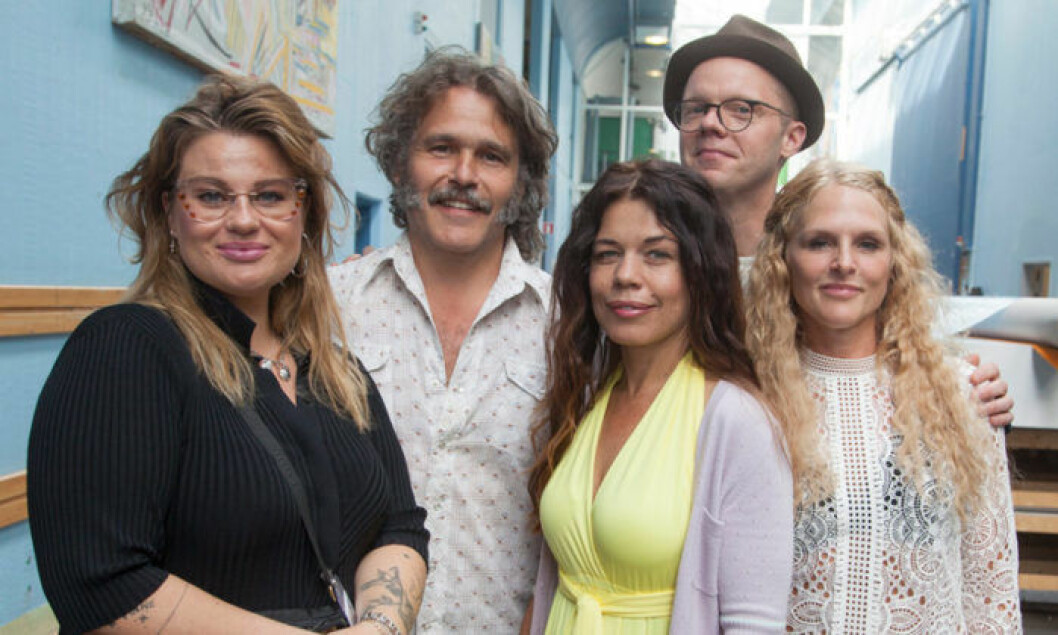 Kakan Hermansson, Erik Haag, Lotta Lundgren, Olof Wretling och producent Karin af Klintberg skapar sin andra SVT-serie tillsammans. Bild: IBL Bildbyrå Kakan Hermansson, Erik Haag, Lotta Lundgren, Olof Wretling och producent Karin af Klintberg skapar sin andra SVT-serie tillsammans.