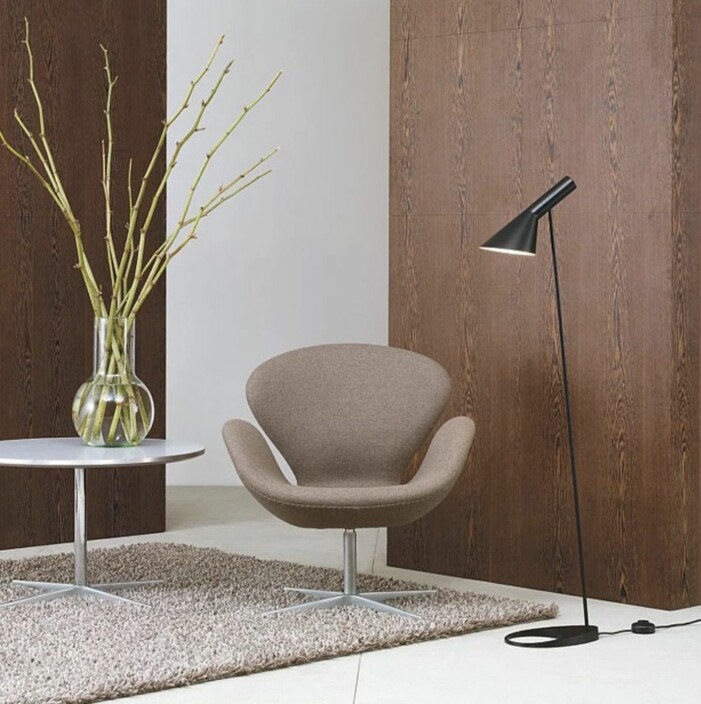 Golvlampa AJ från Louis Poulsen är en stilsäker designklassiker