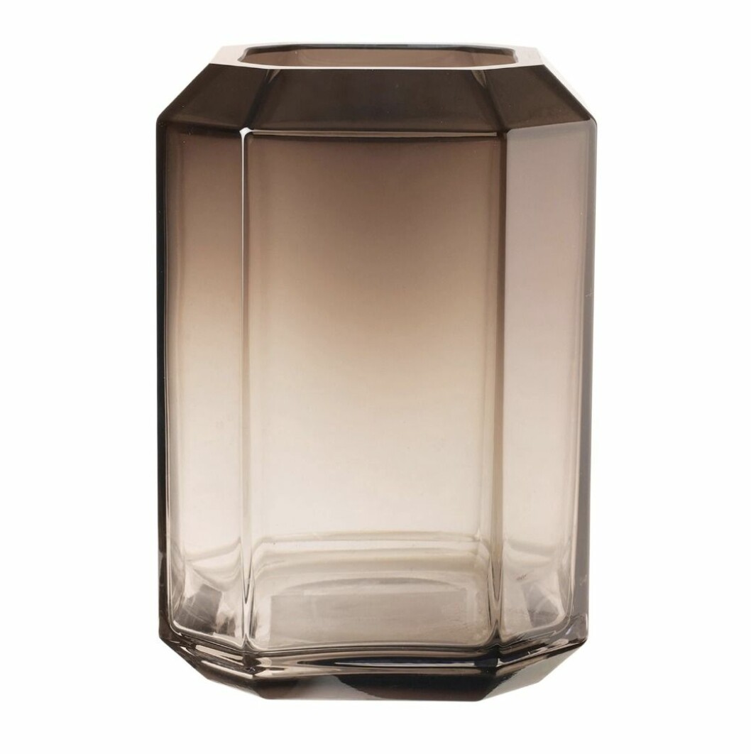 Munblåst glasvas från Louise Roe med inspiration från en slipad ädelsten.