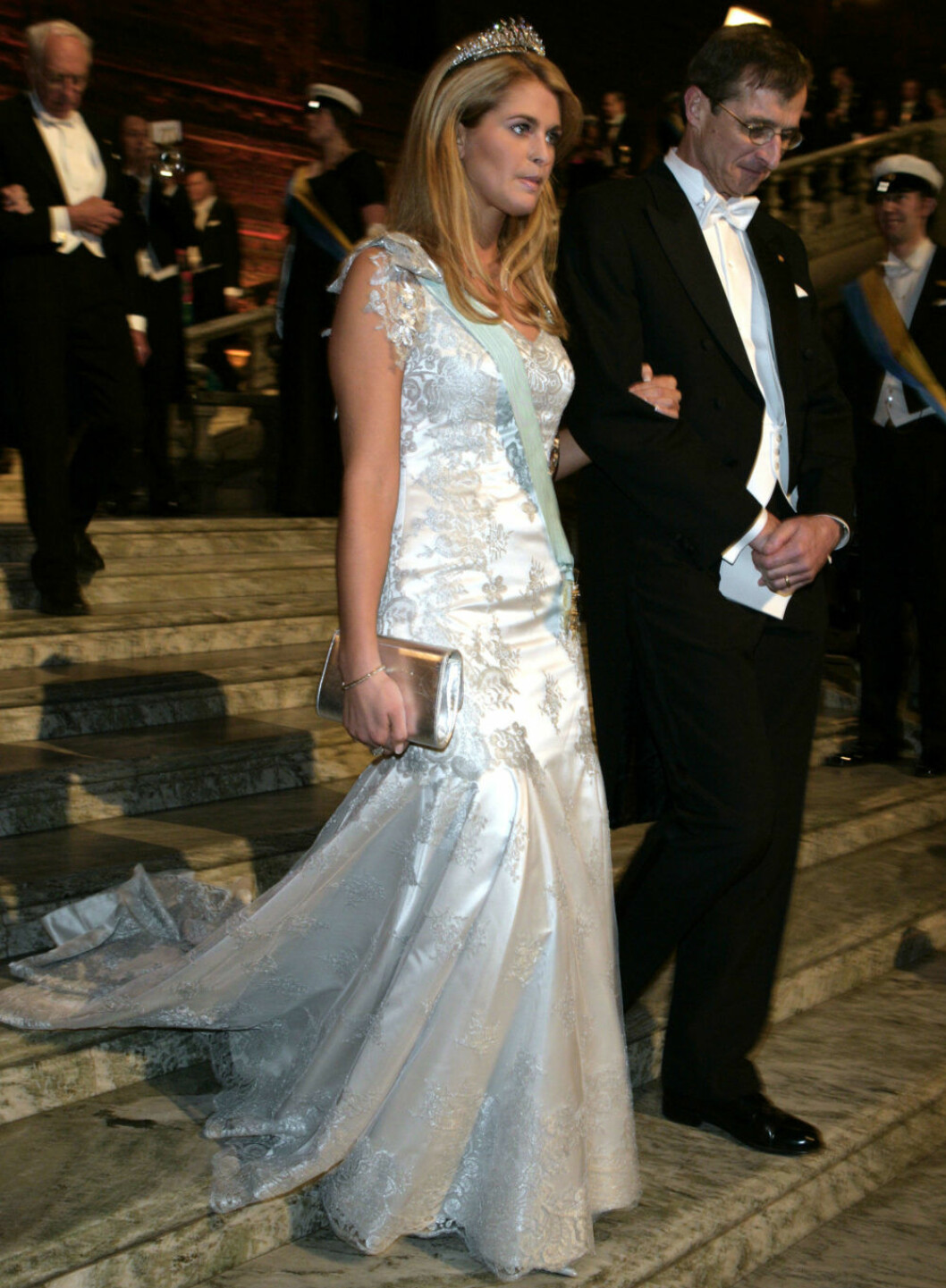 År 2005 dök prinsessan Madeleine upp i en silvrig klänning.