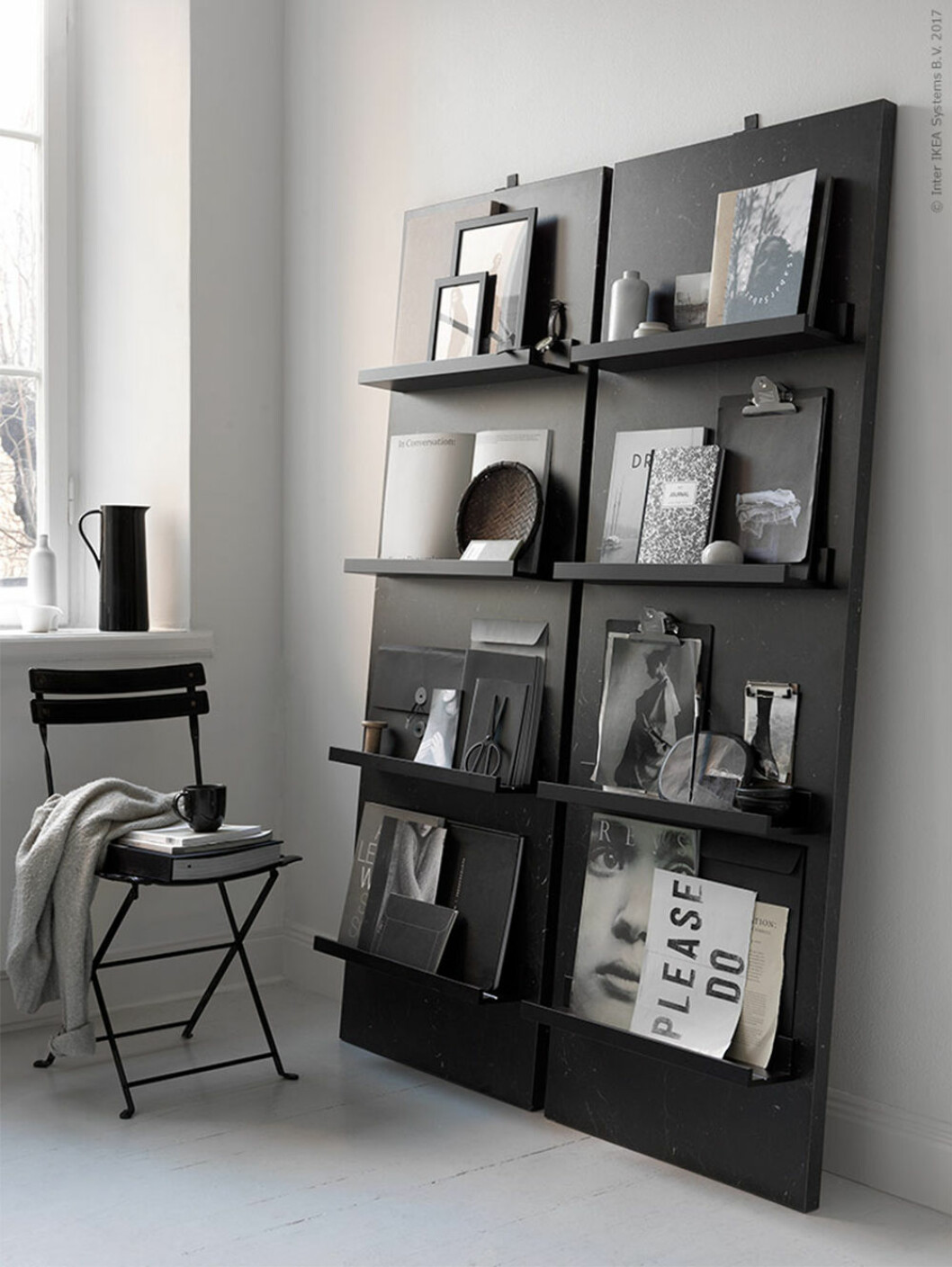 Foto: Karl Andersson Av: Pella Hedeby för<a href="https://livethemma.ikea.se/diy-magasinhylla/" target="_blank" rel="noopener"> Ikea Livet Hemma</a> magasinshylla från ikea livet hemma
