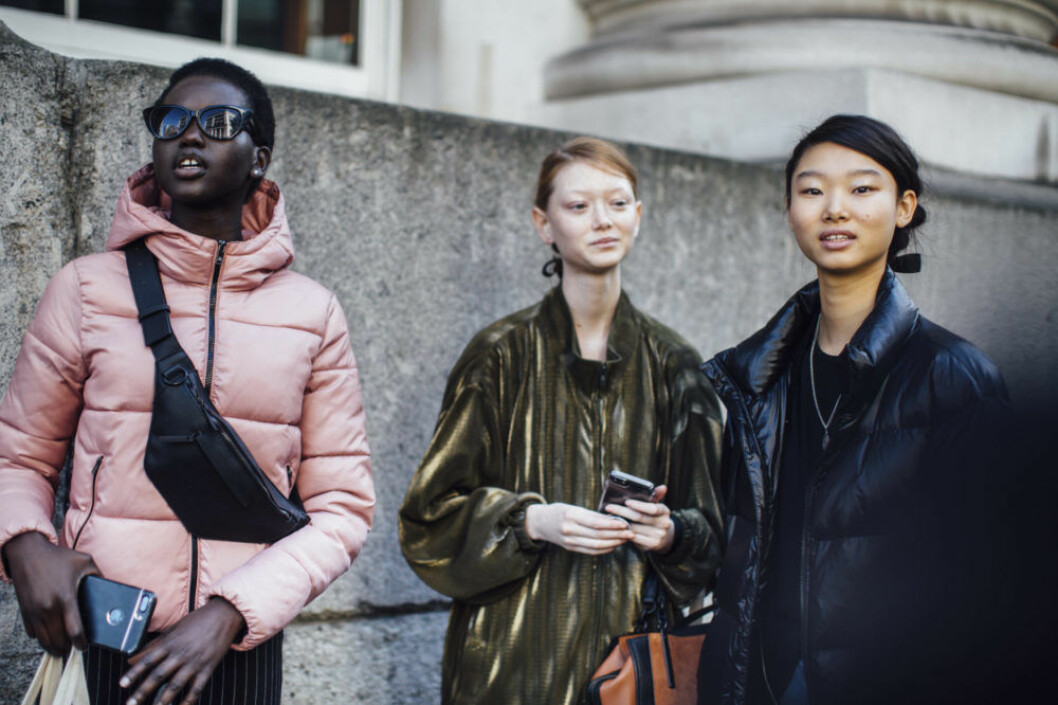 Easy access är en fördel med magväskan – om den är stylad på snedden. magvaska styling