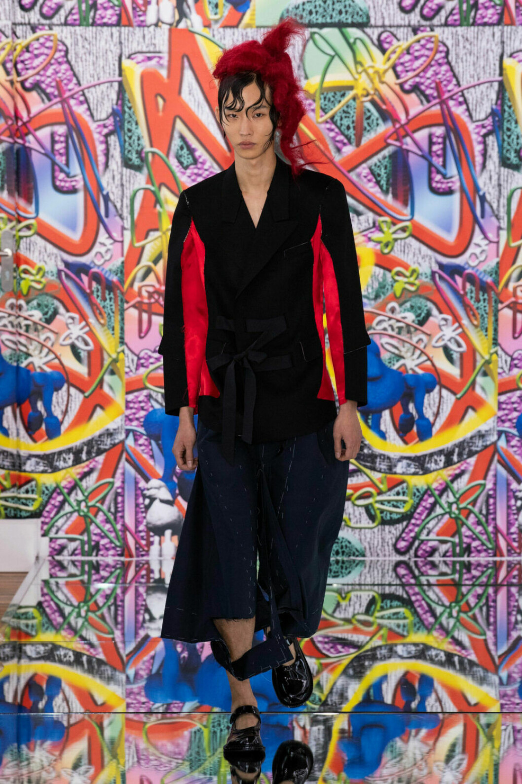 Svart med en hint av rött på Maison Margielas SS19–visning på Couture Week i Paris