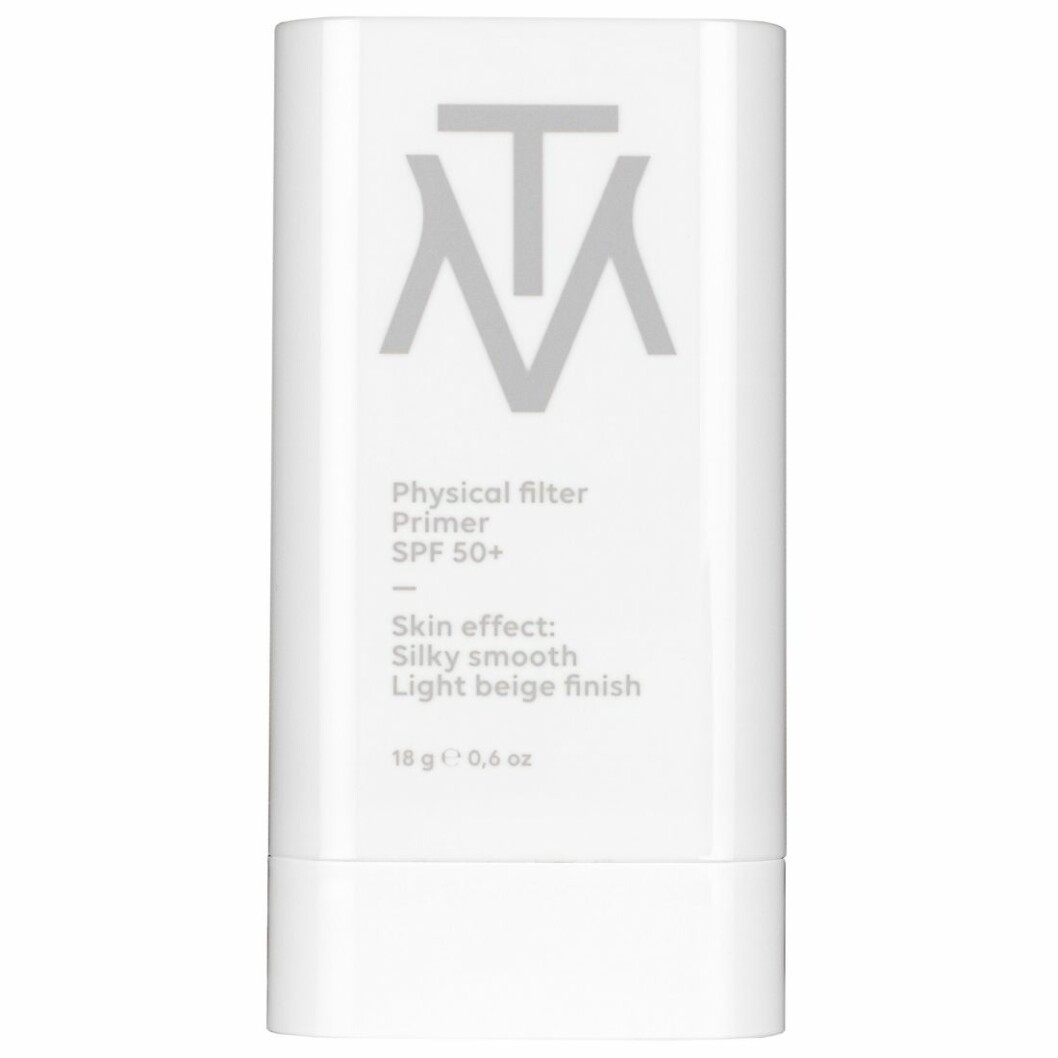 Make the make har det smidiga sticket Physical filter primer spf 50+ som ger en fin finish och skyddar under makeup.