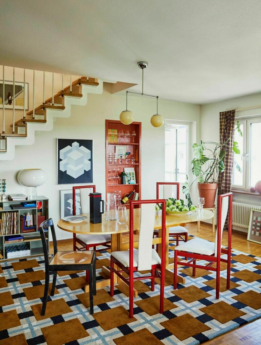 Få mer inspiration till hur du kan inreda på ett personligt sätt i <a target="_blank" rel="nofollow" href="https://www.elle.se/decoration/hemma-hos-evelina-kroon/9196127">hemma hos-reportaget från Evelina Kroons hem</a>. måla om möbler – steg för steg-guide