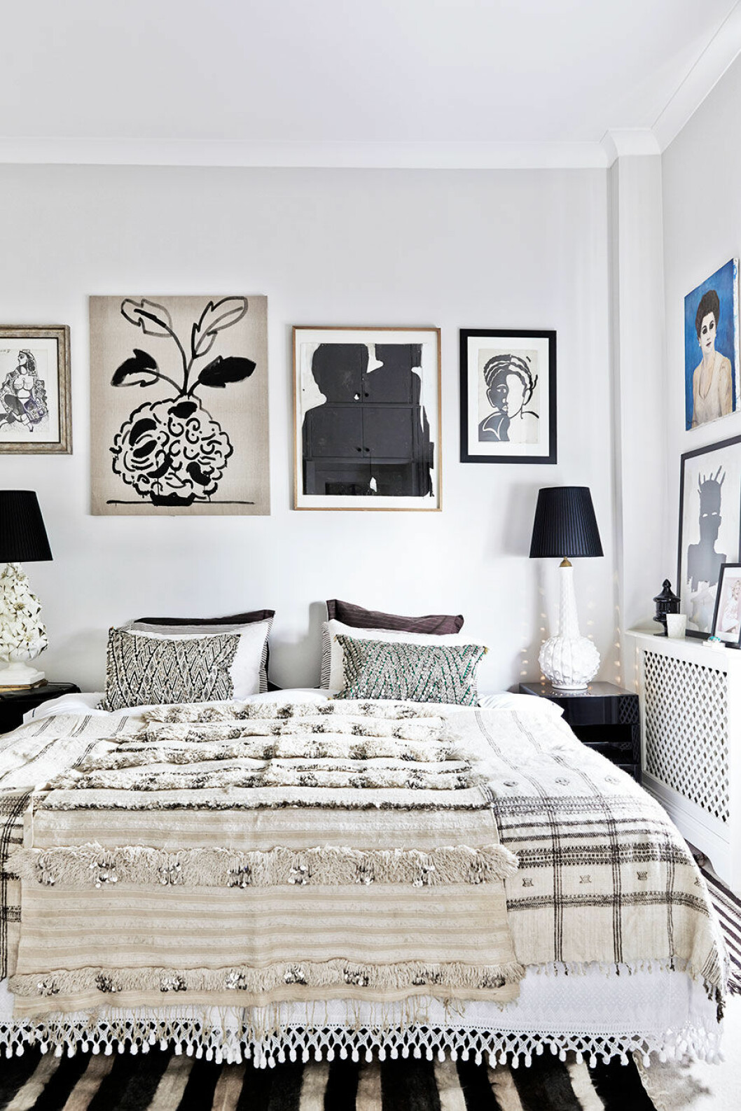 Foto: Birgitta Wolfgang/Sisters agency, styling: Pernille Vest. Syns i: ”<a href="https://www.elle.se/decoration/maxat-och-mysigt-hemma-hos-stjarndesignern-malene-birger/">Bohemisk lyx hemma hos Malene Birger</a>”. Konst, sovrum