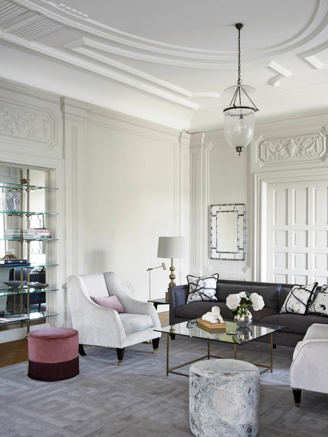 Foto: Idha Lindhag. Syns i: <a href="https://www.elle.se/decoration/vacker-stilmix-hemma-hos-layereds-grundare-malin-glemme/">”Vacker stilmix hos Layereds grundare Malin Glemme”</a>. Lägenhet med stuckatur