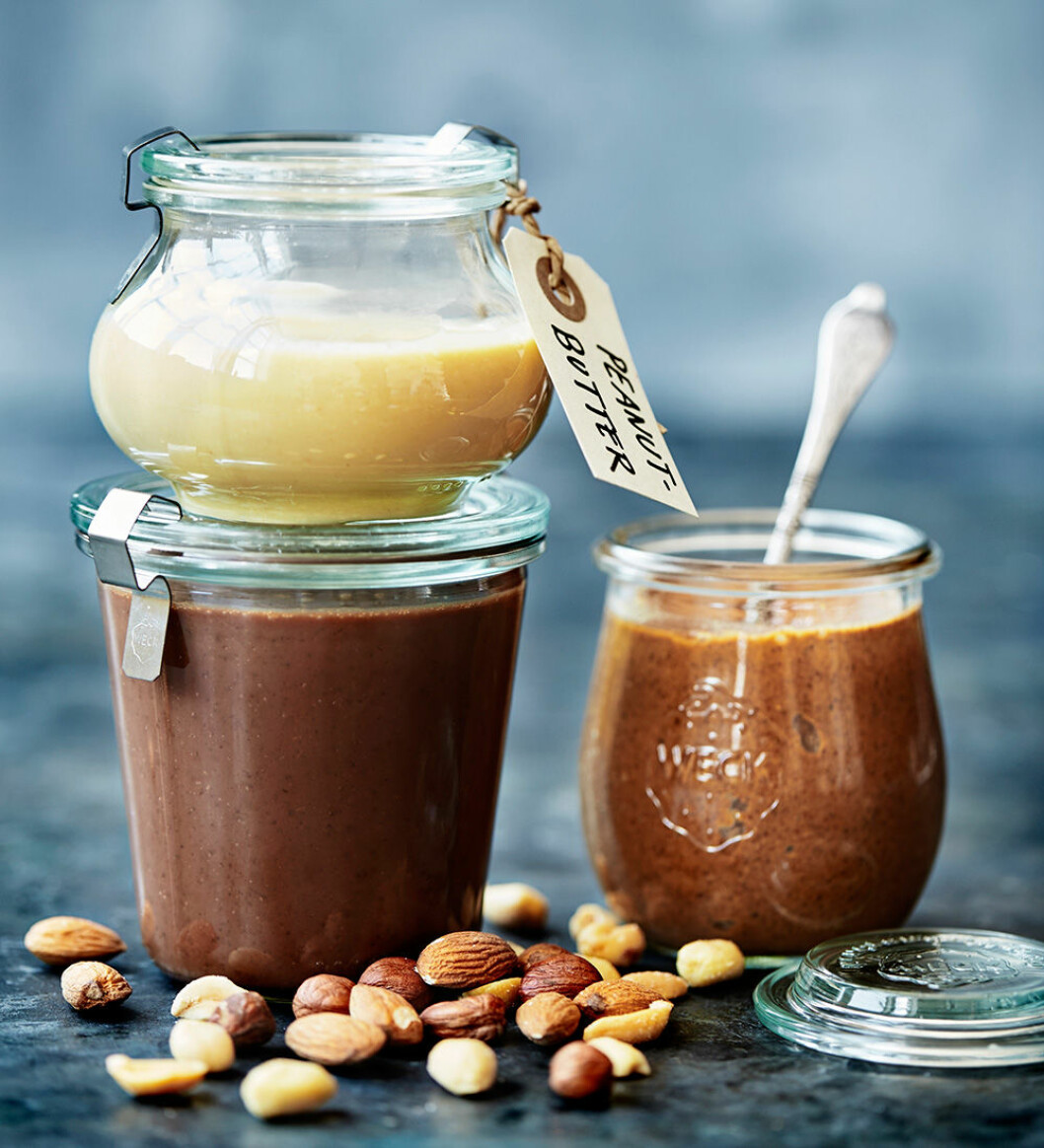 Gör eget mandelsmör, jordnötssmör och nutella. Gör eget mandelsmör, jordnötssmör och nutella.