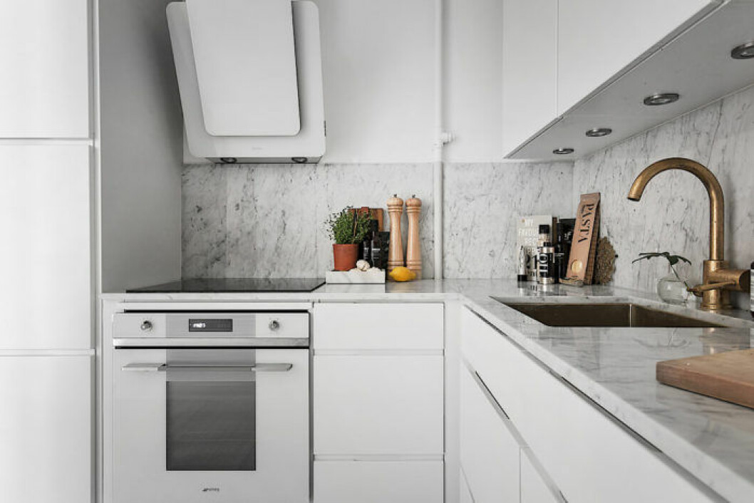Foto: Adam Helbaoui/<a href="http://www.kronfoto.se/" target="_blank" rel="noopener">Kronfoto</a> Styling: <a href="http://www.scandinavian-homes.se/" target="_blank" rel="noopener">Scandinavian Homes</a> för <a href="http://www.skandiamaklarna.se/" target="_blank" rel="noopener">Skandiamäklarna</a> modernt marmorkök