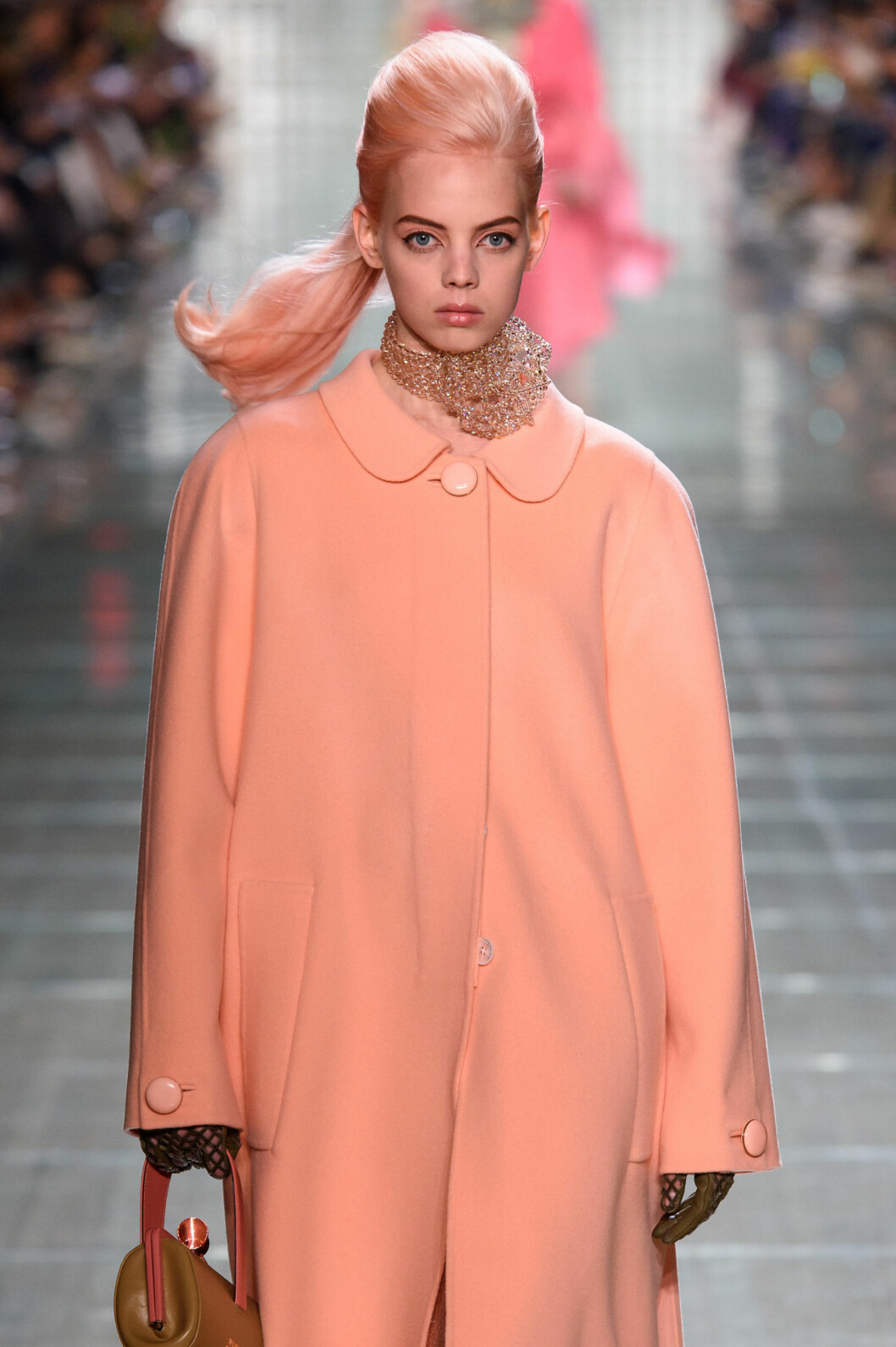 Marc Jacobs SS19 pastellhår på catwalken, rosa hästsvans.