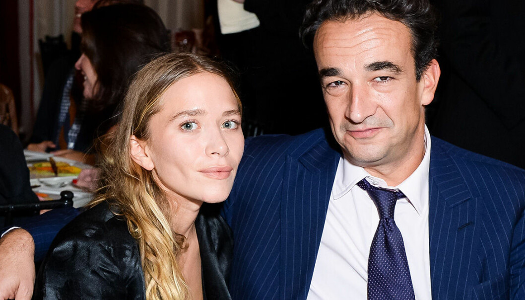 Mary Kate Olsen är gift med 17 år äldre Olivier Sarkozy.